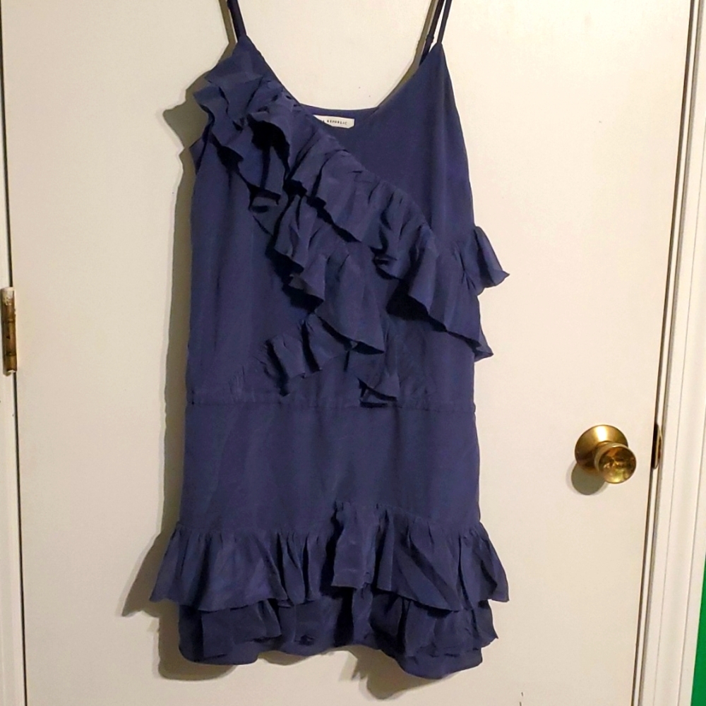 Banana Republic woman's XS blue silk ruffled accent front dress